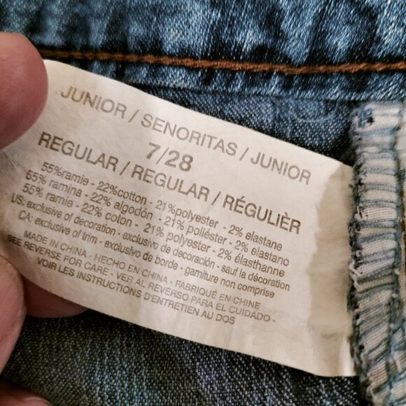 (1061)Black Daisy High Waisted Floral Print Denim Shorts Size 7/28 (Jr) - Picture 8 of 8